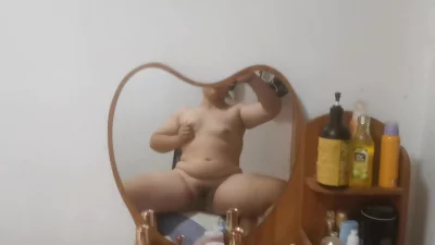大二学生无聊在家自拍