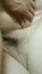 和农村52岁大屁股大妈偷情，大妈身材特别丰满大腿特别粗操起来太爽了