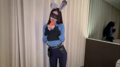 尼克狐尼克，你被捕了！这身材cos兔子警官太完美了，而且还特别的骚！