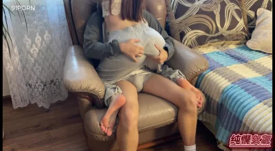 白嫩无毛美淫穴！