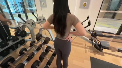 健身房偶遇瑜伽裤少妇，血脉冲击健身巨乳人妻，激情邂逅，爆插丰臀淫尻弹