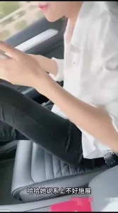 吃鸡巴解解渴了受不了停路边就开操无毛肥穴