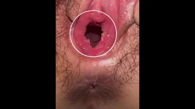 女友的超粉逼洞！一眼看到宫颈